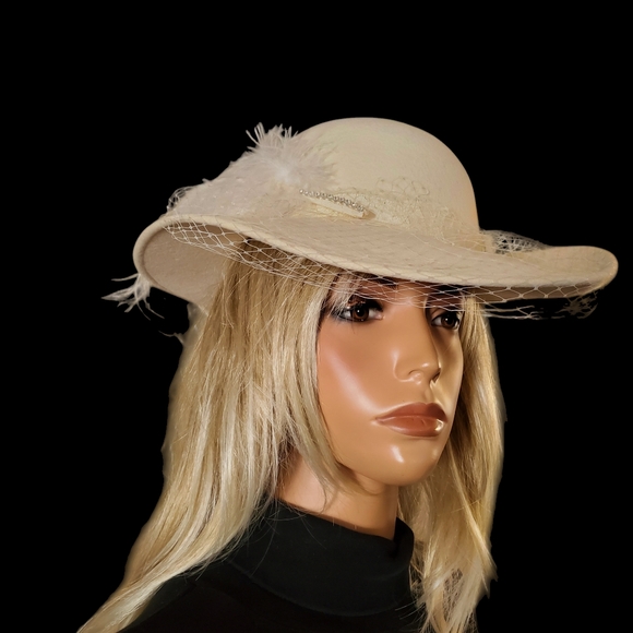 Vintage Miss Bierner Winter White Wool Hat with Veil and Jeweled Feather Plume - Picture 5 of 9